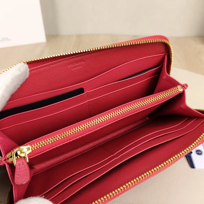 PRADA Wallet Wallet Red Calfskin Edition18.5 × 2 × 10.5 cm — detail view 6 of 11