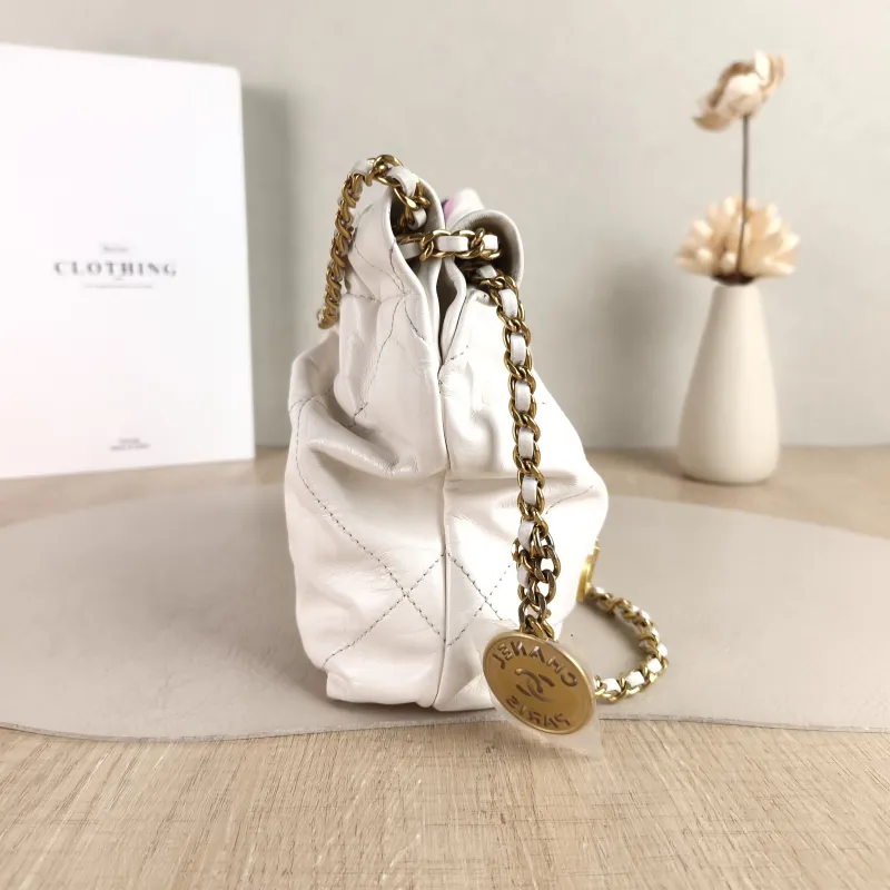 Chanel Shoulder Bag 22Bag White CC alfskin Mini 20 × 6 × 19 cm — detail view 6 of 10