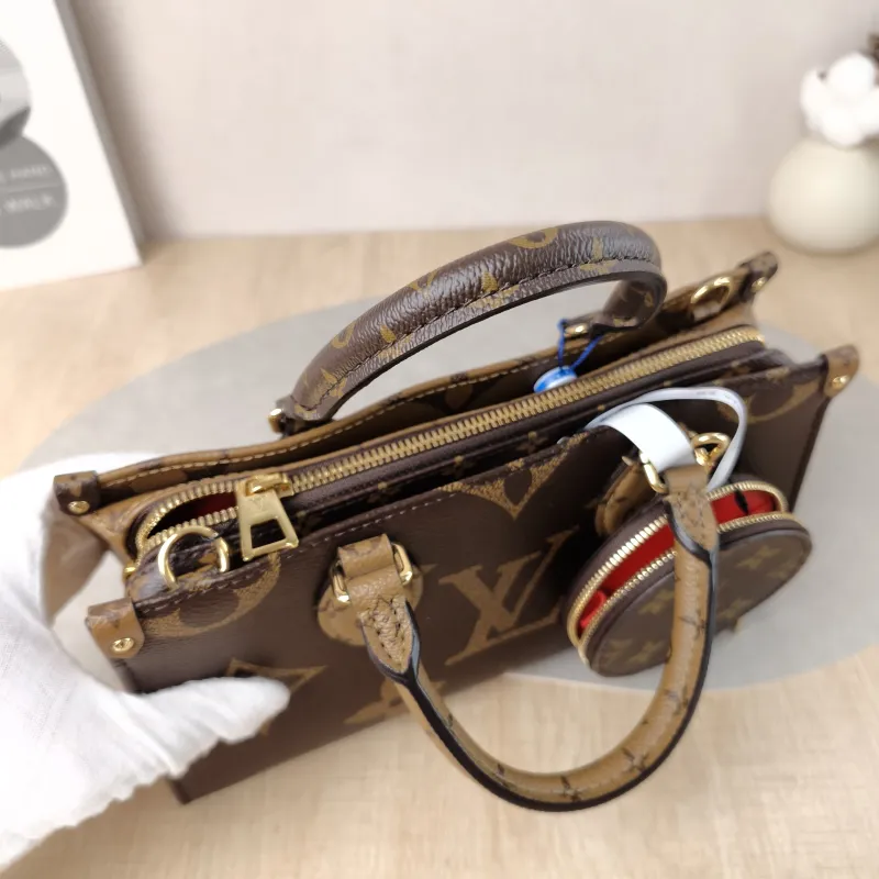 Louis Vuitton Crossbody Bag Onthego East West Monogram PVC Small 25 × 10 × 13 cm — detail view 8 of 12