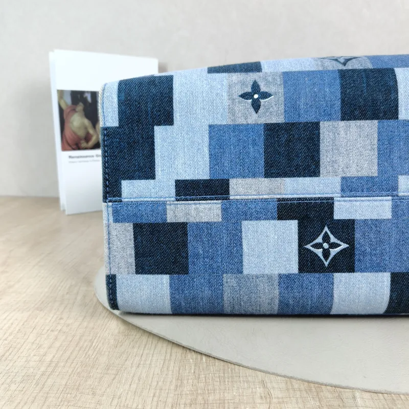 Louis Vuitton Top Handle Bag Onthego Large Blue Red Large 41 × 19 × 34 cm — detail view 8 of 10