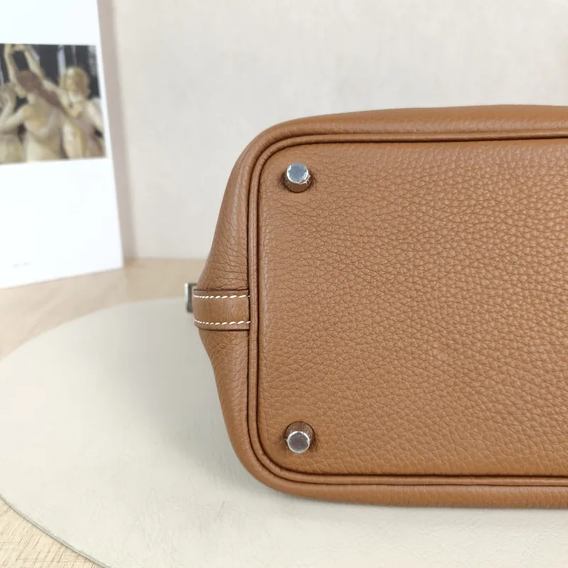 Hermès Top Handle Bag Picotin Lock 18 18 TC Calfskin Small 18 × 13 × 19 cm u — detail view 5 of 9