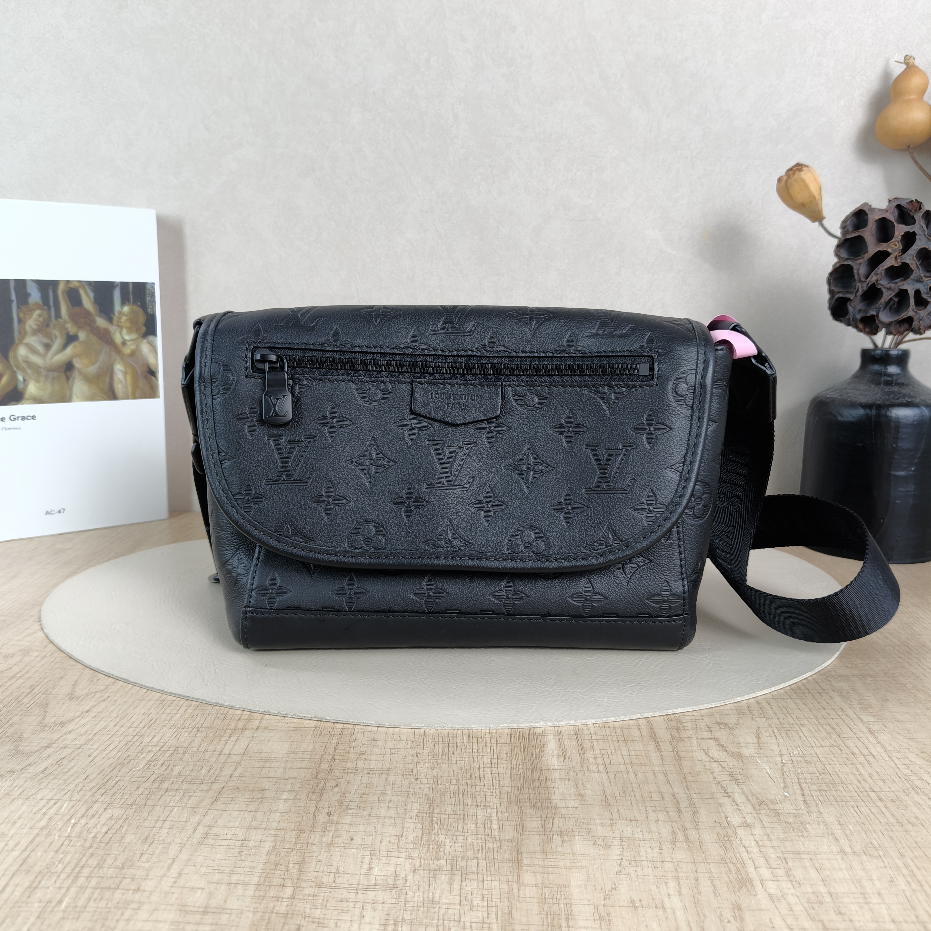 Louis Vuitton Crossbody Bag Pulse Messenger Bag Black Calfskin Medium26.6 × 11 × 17 cm