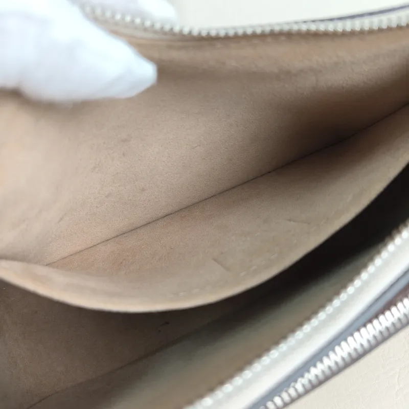 Louis Vuitton Crossbody Bag MARELLE White Epi Embossed Calfskin Small 25 × 8 × 15 cm — detail view 6 of 11