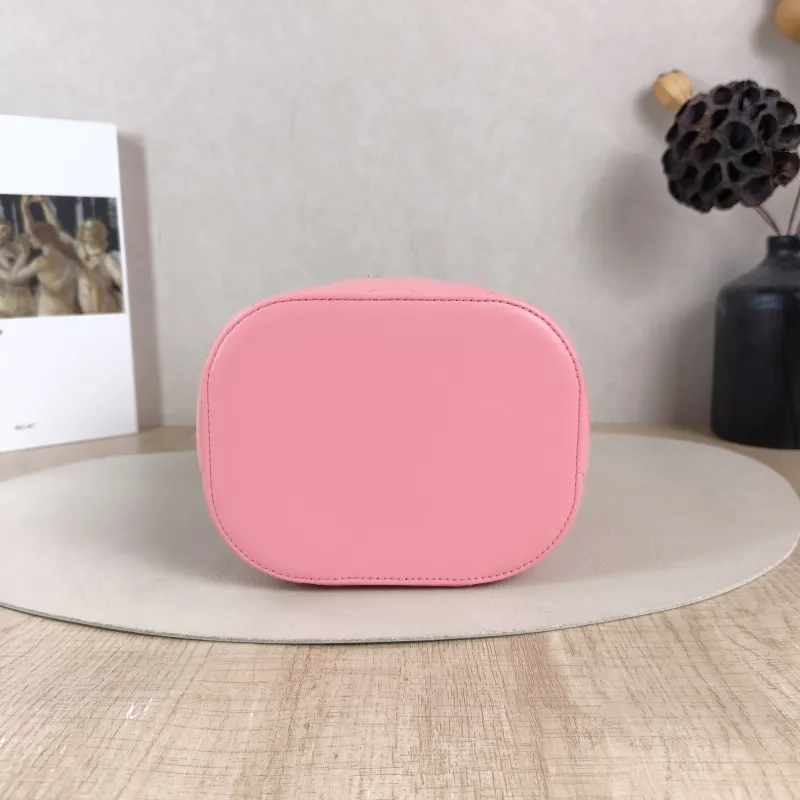 Chanel Crossbody Bag Trendy cc Crossbody Bag Pink Lambskin One Size15.5 × 12 × 16 cm — cover view 4 of 5