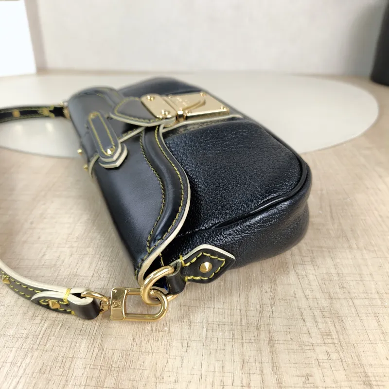 Louis Vuitton Suhali Vintage Black Calfskin One Size 23 × 4 × 12 cm — detail view 3 of 12