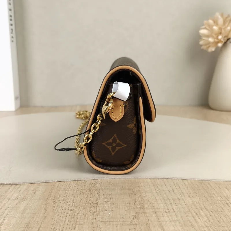 Louis Vuitton Crossbody Bag POCHETTE CAMILLE Monogram PVC One Size20.5 × 6 × 11 cm — detail view 4 of 12