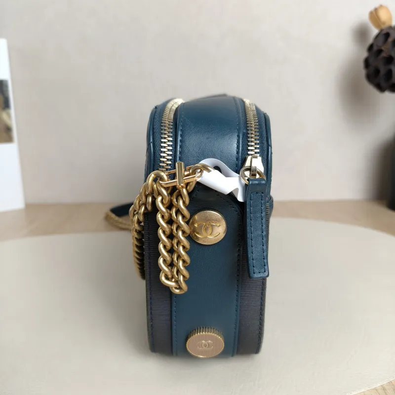 Chanel Crossbody Bag Crossbody Bag Blue Calfskin One Size23.5 × 7 × 16 cm — detail view 3 of 12