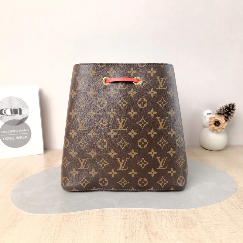 Louis Vuitton Shoulder Bag NÉONOÉ Bucket Bag PVC Medium 26 × 17.5 × 26 cm — cover view 2 of 5