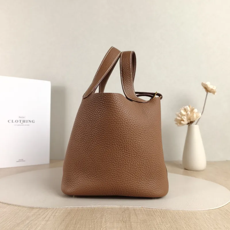 Hermès Top Handle Bag Picotin Lock 18 18 TC Calfskin Small 18 × 13 × 19 cm B — detail view 2 of 10