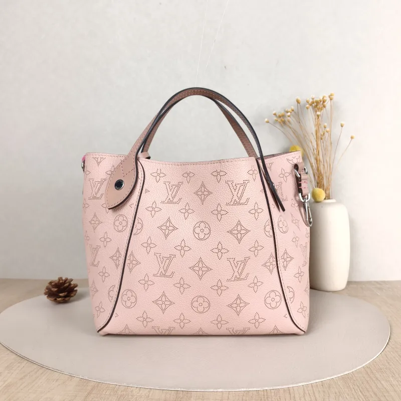 Louis Vuitton Shoulder Bag Hina Pink Calfskin Small 23 × 13 × 21 cm — cover view 2 of 5