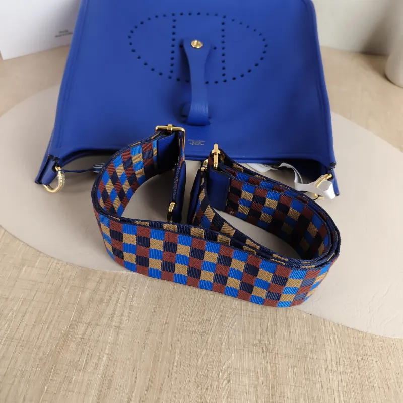 Hermès Crossbody Bag Evelyne 29 29 O8Bleu Royal TC Calfskin 29 29 × 7 × 30 cm U — detail view 5 of 8