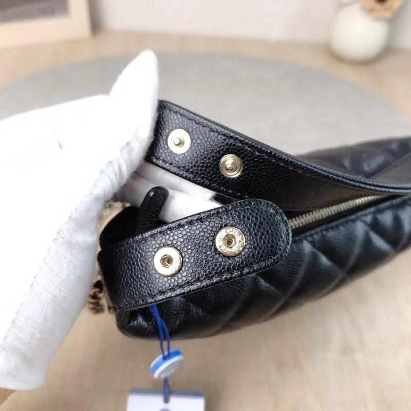 Chanel Crossbody Bag Vanity Case Bag Black Grained Calfskin One Size 21.5 × 7.5 × 19 cm — detail view 6 of 12