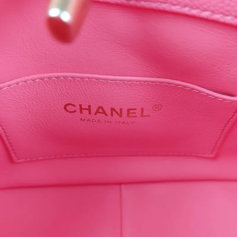 Chanel Shoulder Bag hobo Red Grained Calfskin One Size19 × 8 × 17 cm — detail view 6 of 11
