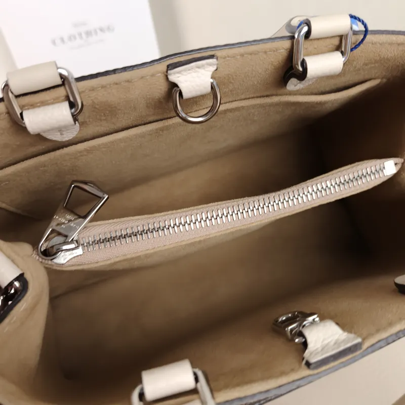 Louis Vuitton Crossbody Bag Marelle Tote Top Handle Bag White Epi Embossed Calfskin BB 25 × 11 × 17 cm — detail view 4 of 11
