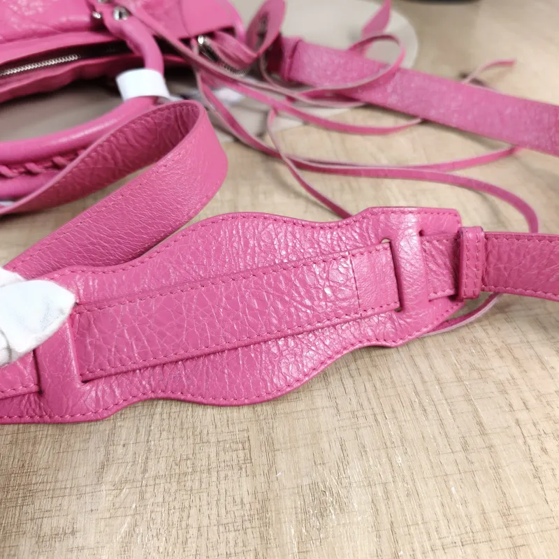 BALENCIAGA Crossbody Bag Classic City Red Waxed Leather Small30 × 10 × 21 cm — detail view 10 of 13