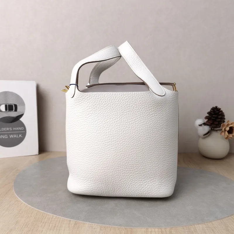 Hermès Top Handle Bag Picotin Lock 18 18M4 Grey Taurillon Clemence TC Calfskin Small18 × 13 × 18 cm — detail view 15 of 15