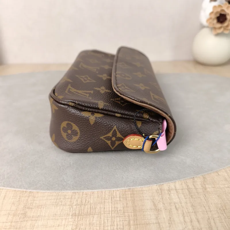 Louis Vuitton Crossbody Bag IVY Monogram PVC Small23.5 × 4.3 × 12 cm — detail view 3 of 12