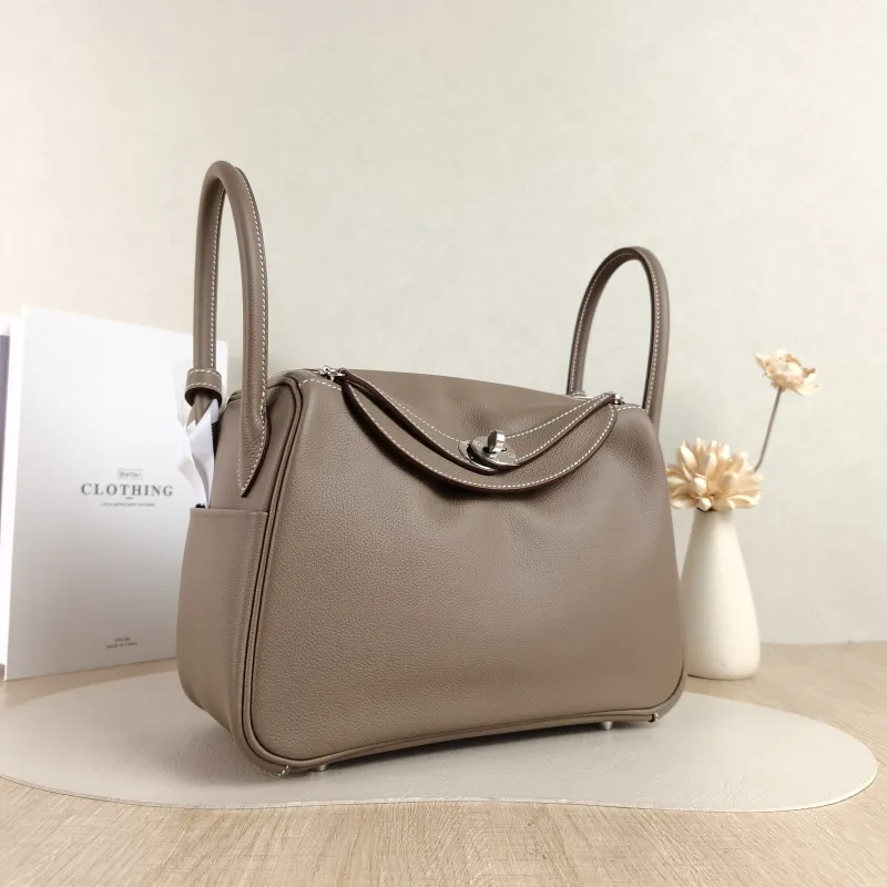 Hermès Crossbody Bag Lindy 26 Evercolor Calfskin Small 26 × 12 × 18 cm G — cover view 2 of 6