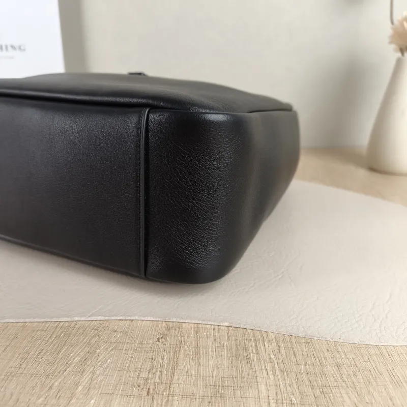 SAINT LAURENT Crossbody Bag LE 5 À 7 Hobo Inner Pouch Black Calfskin Small 22.5 × 8.5 × 23 cm — detail view 5 of 10