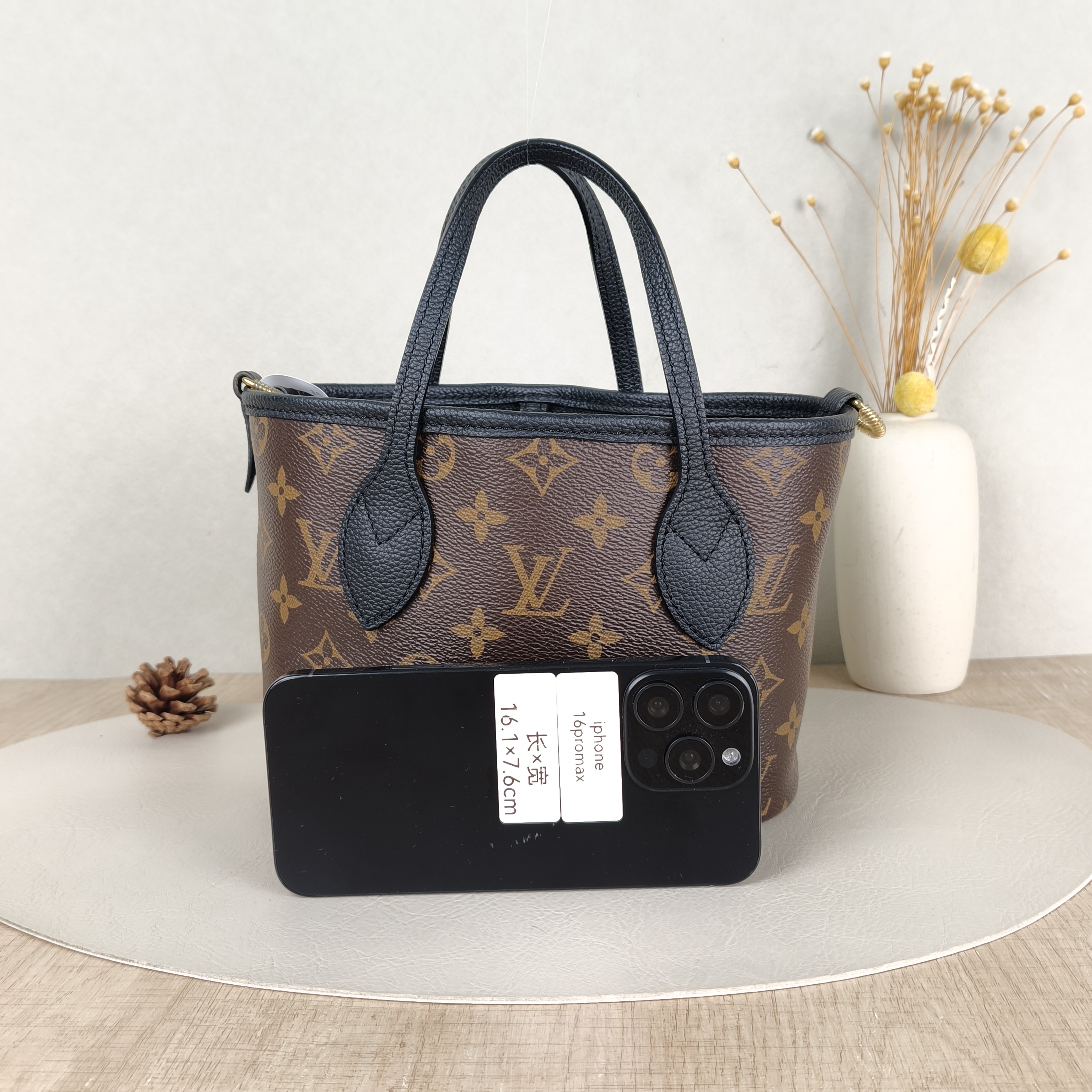 Louis Vuitton Crossbody Bag NEVERFULL INSIDE OUT BB Black PVC · Calfskin BB26.5 × 11 × 16.5 cm — cover view 4 of 6