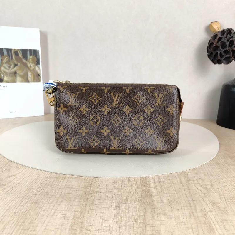 Louis Vuitton Shoulder Bag Pochette Accessoires Monogram PVC One Size22 × 4 × 13 cm