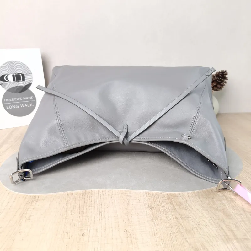 Louis Vuitton Crossbody Bag Carryall Vibe Grey SL ambskin Medium 39 × 15 × 30 cm — detail view 7 of 13