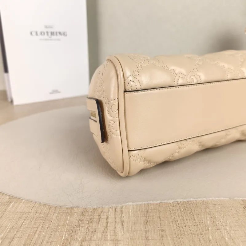 GUCCI Crossbody Bag GG matelasse Taupe Calfskin Mini 19 × 11 × 13 cm — detail view 5 of 10