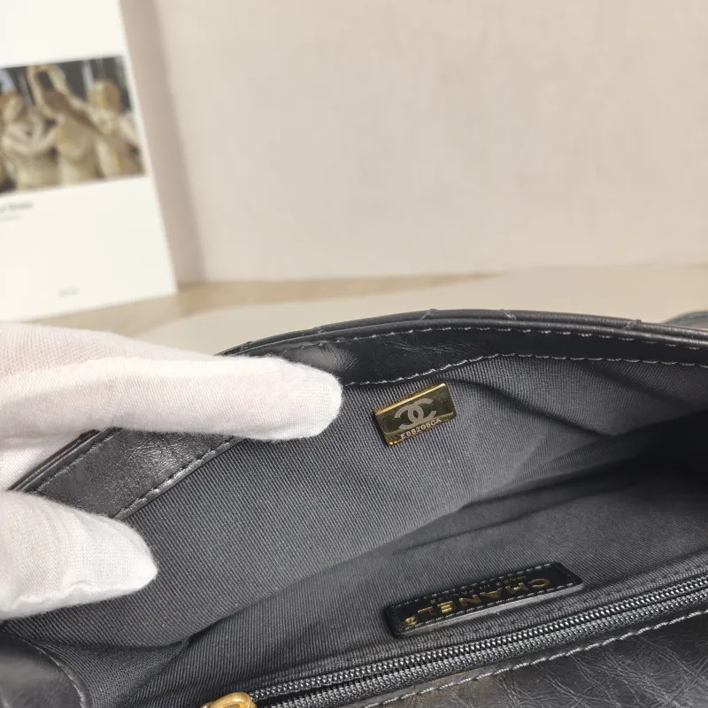 Chanel Crossbody Bag Messenger Bag Black Calfskin One Size 24.5 × 8 × 16.5 cm — detail view 10 of 13