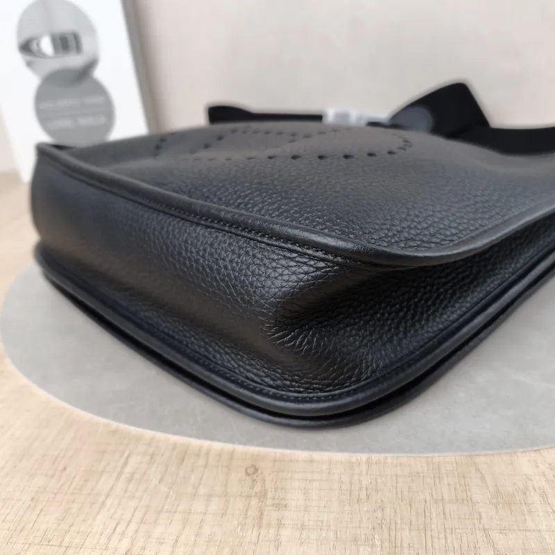 Hermès Crossbody Bag Evelyne 29 29Black Clemence Taurillon TC Calfskin Small29 × 8 × 30 cm — detail view 9 of 16