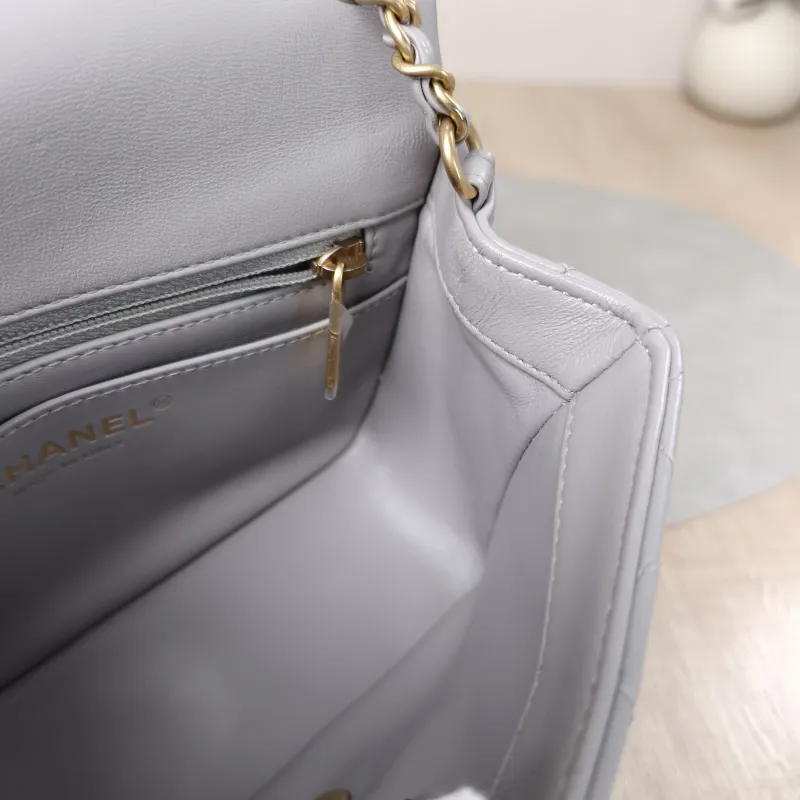 Chanel Crossbody Bag Grey Lambskin One Size17 × 8 × 13.5 cm — detail view 2 of 15