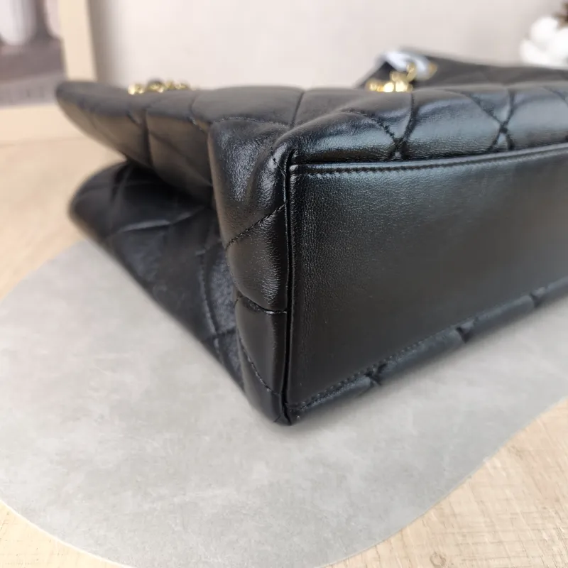 Chanel Shoulder Bag Tote Bag Black Lambskin One Size 30 × 10 × 23 cm — detail view 1 of 11