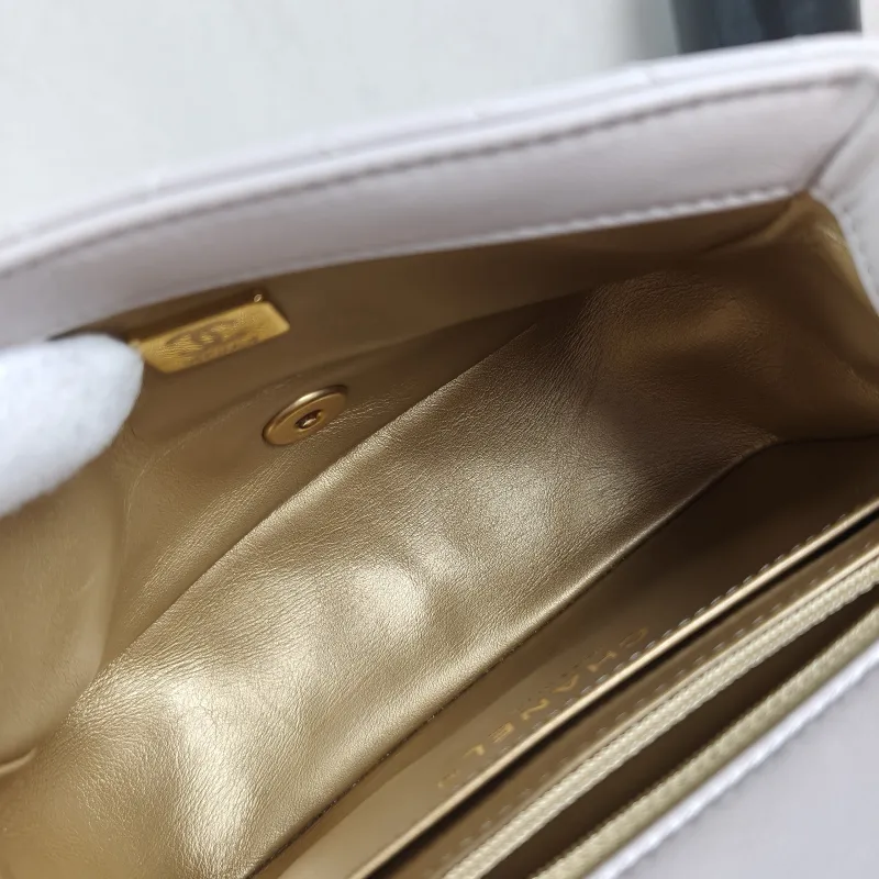 Chanel Crossbody Bag Lambskin One Size17 × 8 × 13.5 cm — detail view 5 of 13