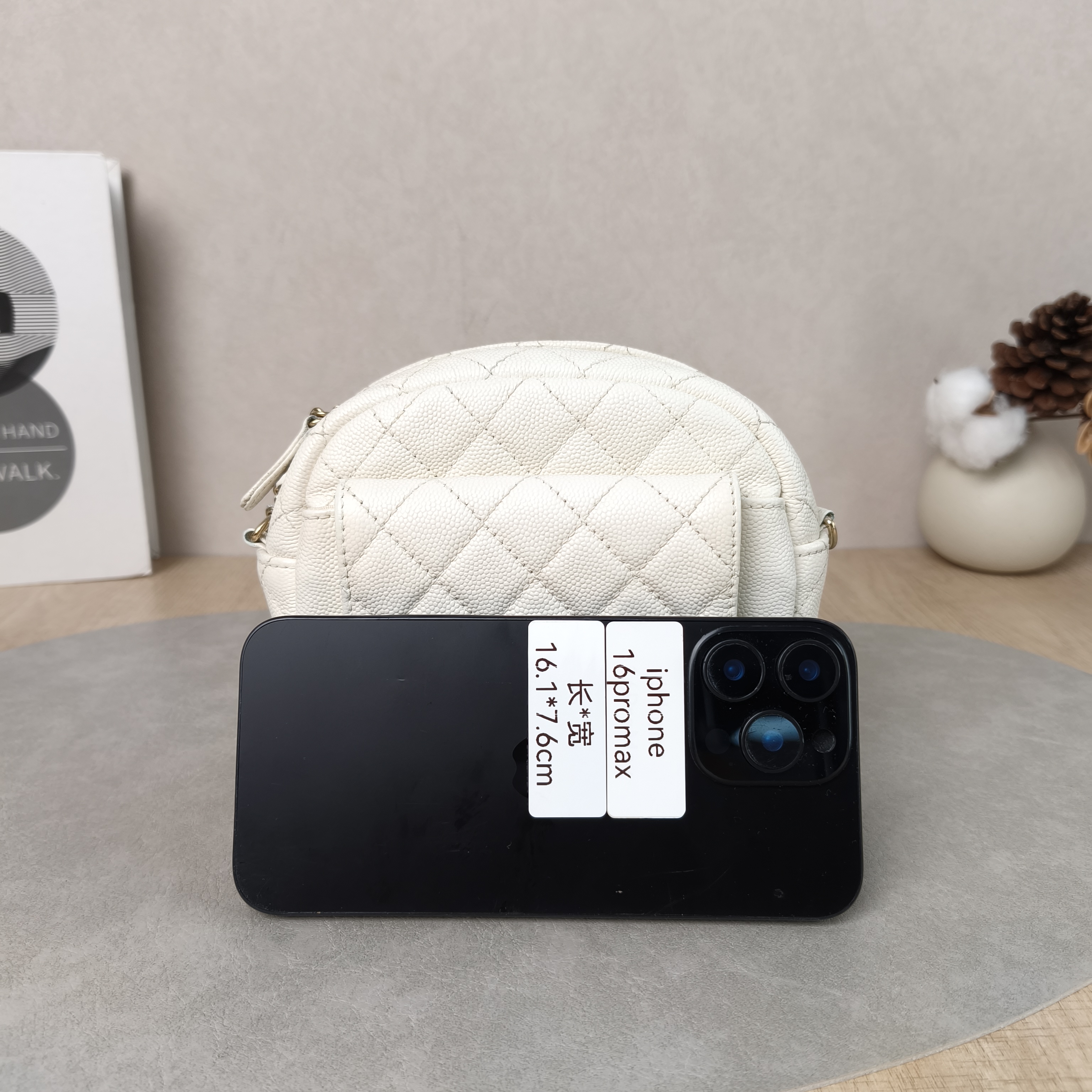 Chanel Crossbody Bag Crossbody Bag White Grained Calfskin One Size17 × 4 × 14 cm — cover view 3 of 5