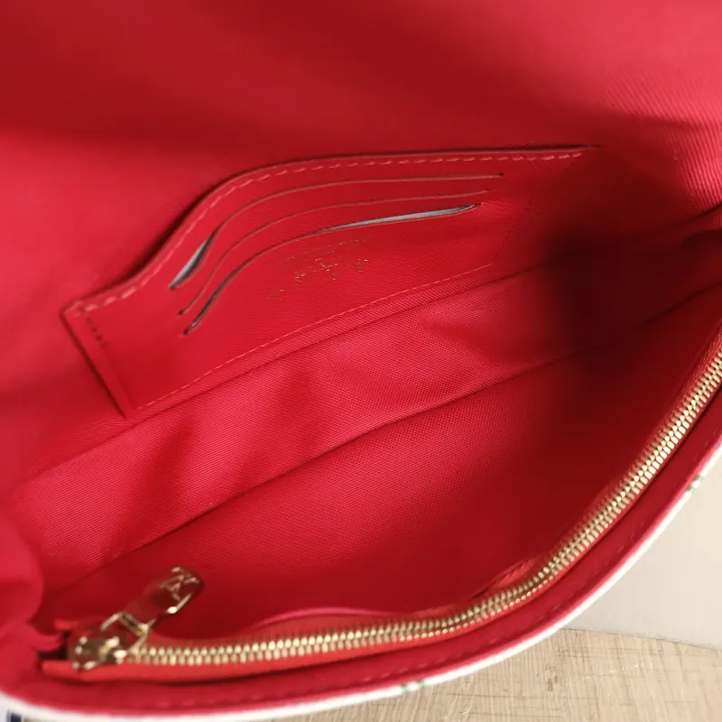 Louis Vuitton Crossbody Bag IVY White · PVC Small 23.5 × 4.3 × 12 cm — detail view 10 of 10