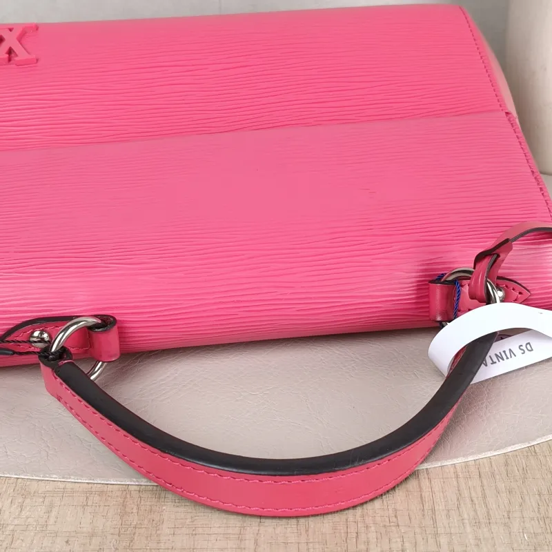 Louis Vuitton Crossbody Bag CLUNY Red Calfskin BB 28 × 10 × 20 cm — detail view 12 of 14
