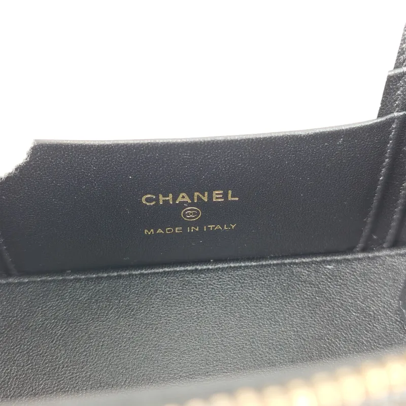Chanel Crossbody Bag Edition Black Grained Calfskinmini16 × 8 × 9.5 cm — detail view 7 of 15