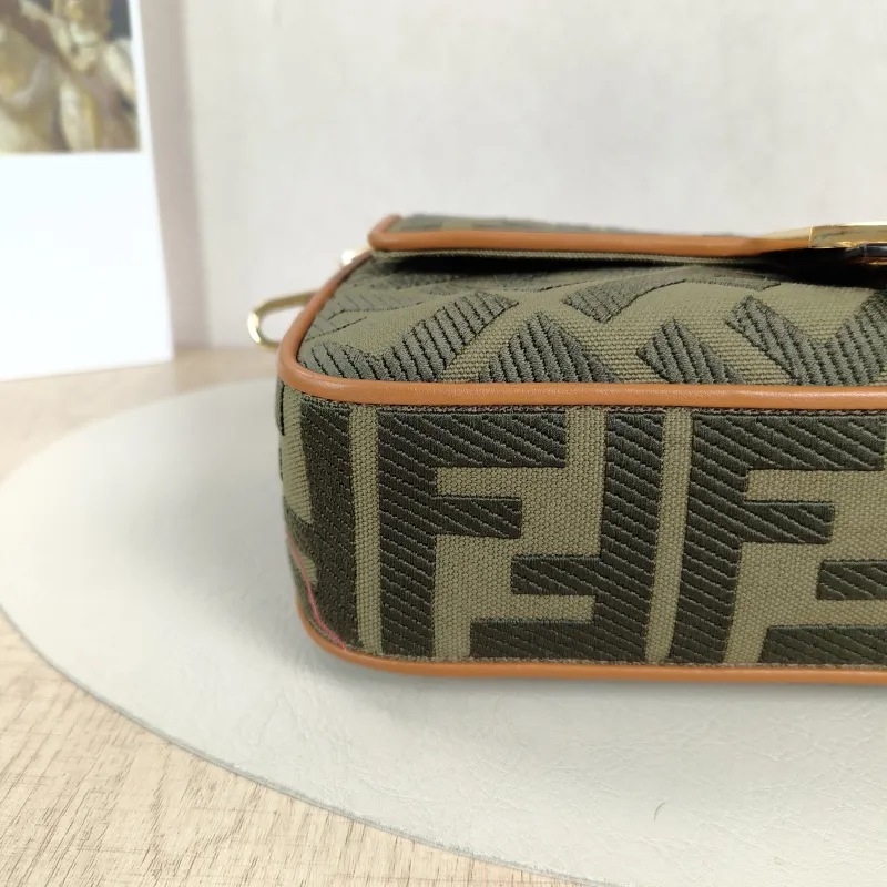 FENDI Crossbody Bag Baguette Baguette Bag Green Canvas Medium27 × 6 × 15 cm — detail view 11 of 13