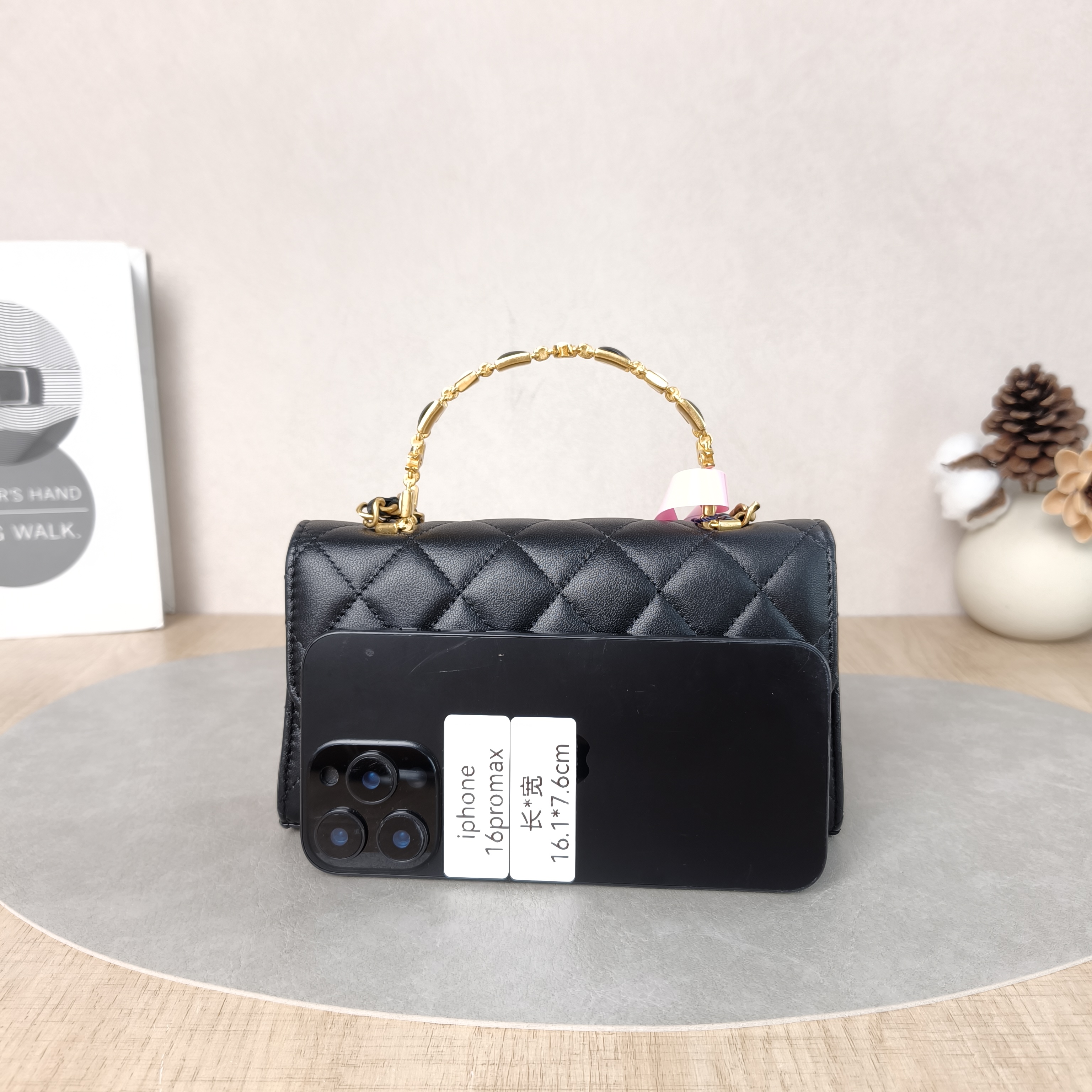 Chanel Crossbody Bag22b kelly Black Lambskin18.5 × 4.5 × 10 cm — cover view 5 of 5