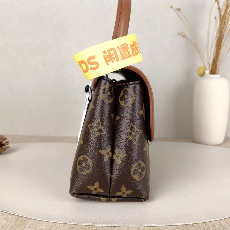 Louis Vuitton Crossbody Bag MADELEINE PVC · Calfskin BB24.5 × 8 × 16 cm — detail view 2 of 15