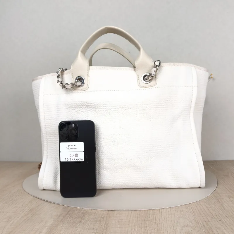 Chanel Shoulder Bag White 38 × 19 × 29.5 cm — cover view 3 of 5