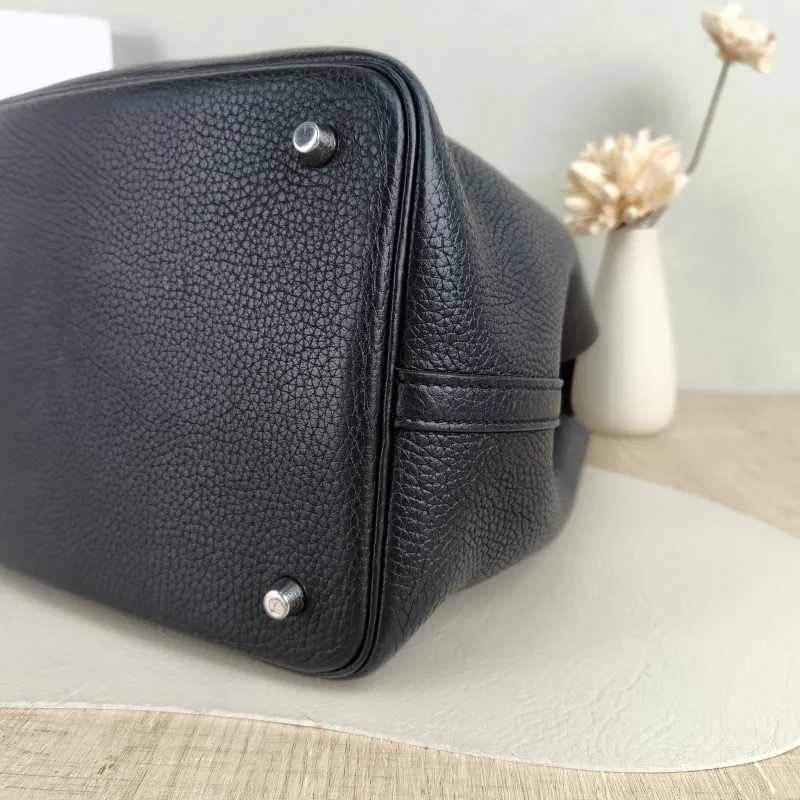 Hermès Top Handle Bag Picotin Lock 22 22 Black TC Calfskin Medium 22 × 18 × 21 cm C — detail view 8 of 9