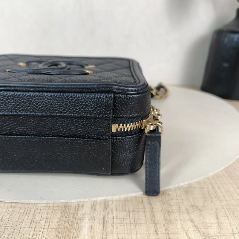 Chanel Crossbody Bag CC Filigree Vanity Cosmetic Bag Black Grained Calfskin Small 16 × 7 × 12 cm 26 — detail view 12 of 13