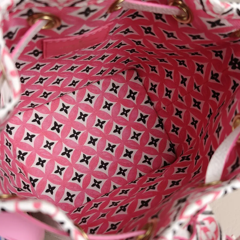 Louis Vuitton Crossbody Bag NANO NOÉ Bucket Bag Nano Collection PV Cnano13 × 10 × 16 cm — detail view 2 of 8