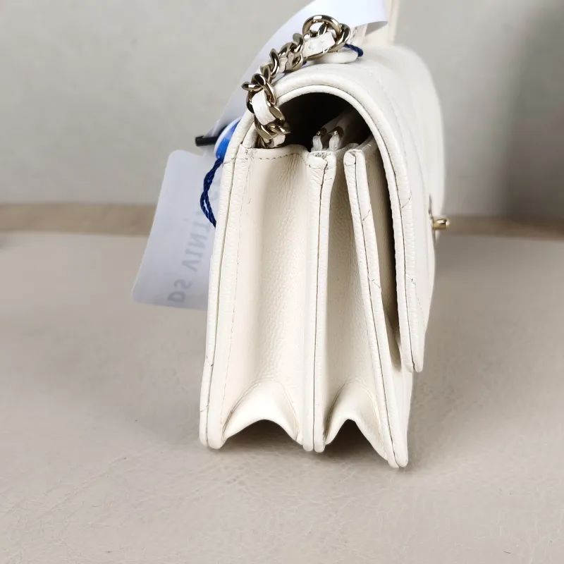 Chanel Crossbody Bag woc White Grained Calfskin 19.2 × 6 × 10.5 cm — detail view 10 of 13
