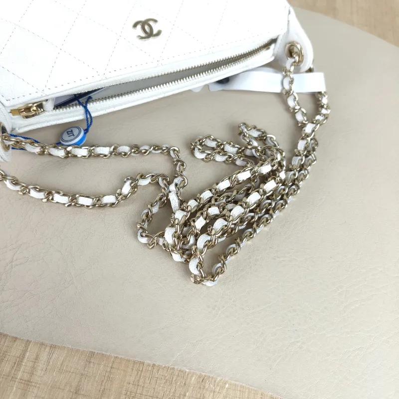 Chanel Crossbody Bag White Gold Grained Calfskin One Size 21 × 5 × 12 cm — detail view 4 of 11
