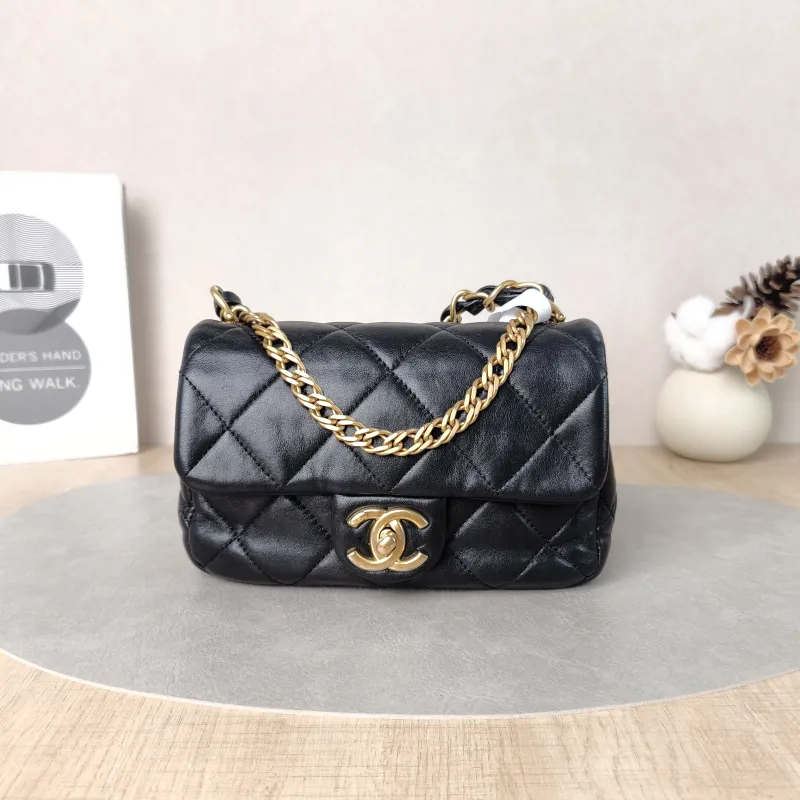 Chanel Crossbody Bag mini Black Lambskin One Size20 × 6 × 12 cm