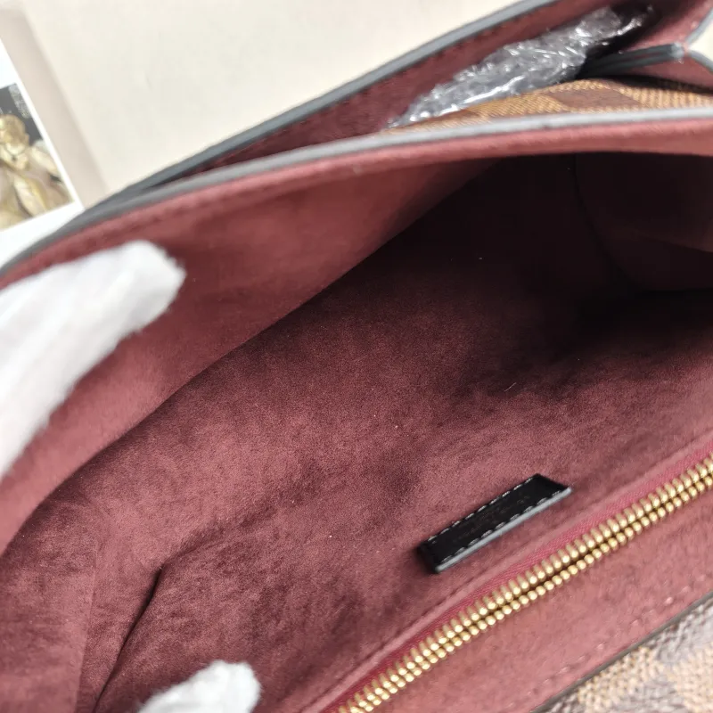 Louis Vuitton Shoulder Bag VAVIN Red · PVC Small25 × 9.5 × 17 cm — detail view 3 of 13