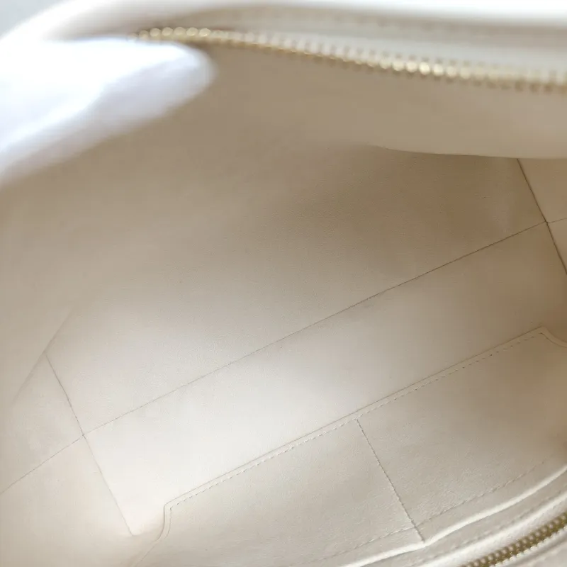 Louis Vuitton Crossbody Bag Carryall Calfskin Small 29.5 × 12 × 24 cm — detail view 7 of 12