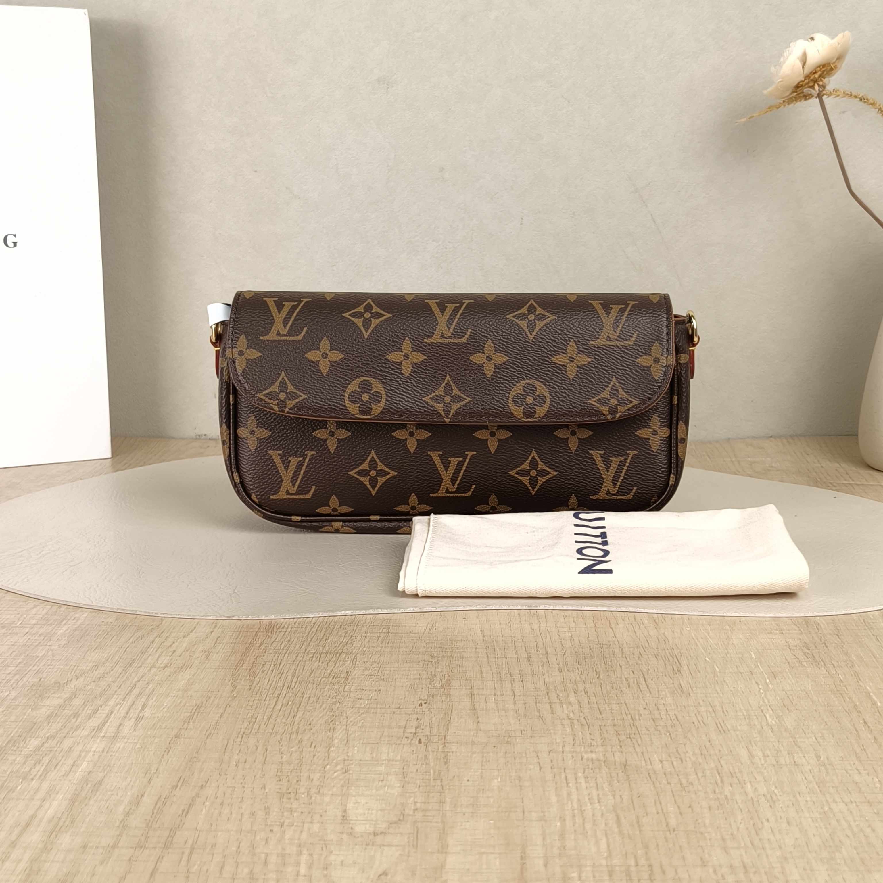 Louis Vuitton Crossbody Bag IVY Monogram PVC Small23.5 × 4.3 × 12 cm — cover view 3 of 6