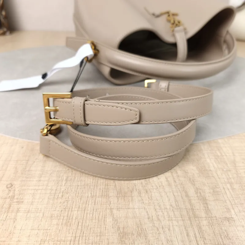 SAINT LAURENT Shoulder Bag LE 37 Brown Calfskin Small17 × 13 × 20 cm — detail view 4 of 13